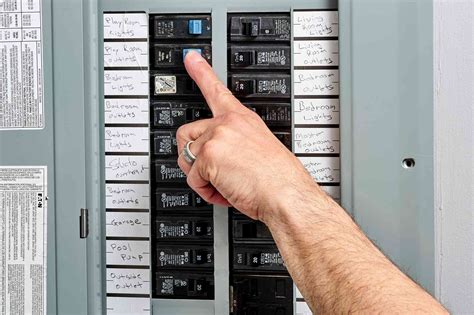 does a switch turn off power to electrical box|how to turn off power.